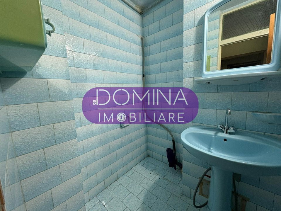 Vânzare apartament 3 camere situat în Târgu Jiu, zonă centrală, str. Revoluției