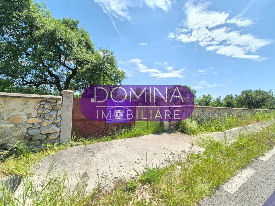 Vânzare teren intravilan cu potențial turistic sau rezidențial, în comuna Runcu