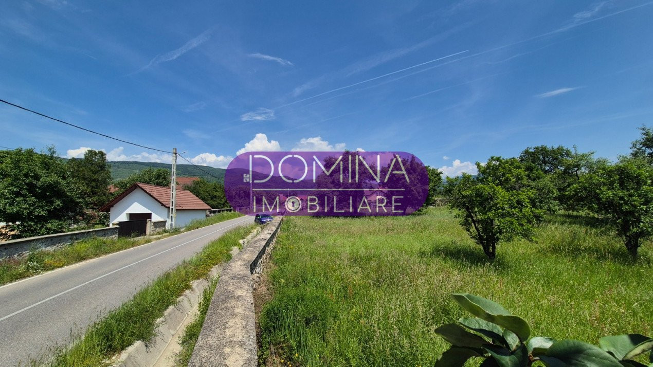 Vânzare teren intravilan cu potențial turistic sau rezidențial, în comuna Runcu