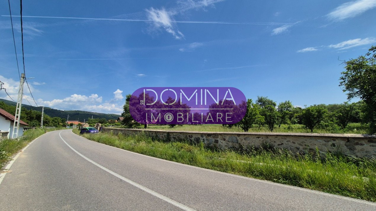 Vânzare teren intravilan cu potențial turistic sau rezidențial, în comuna Runcu