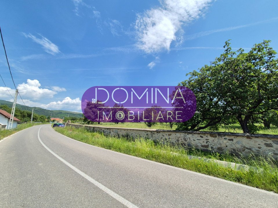 Vânzare teren intravilan cu potențial turistic sau rezidențial, în comuna Runcu