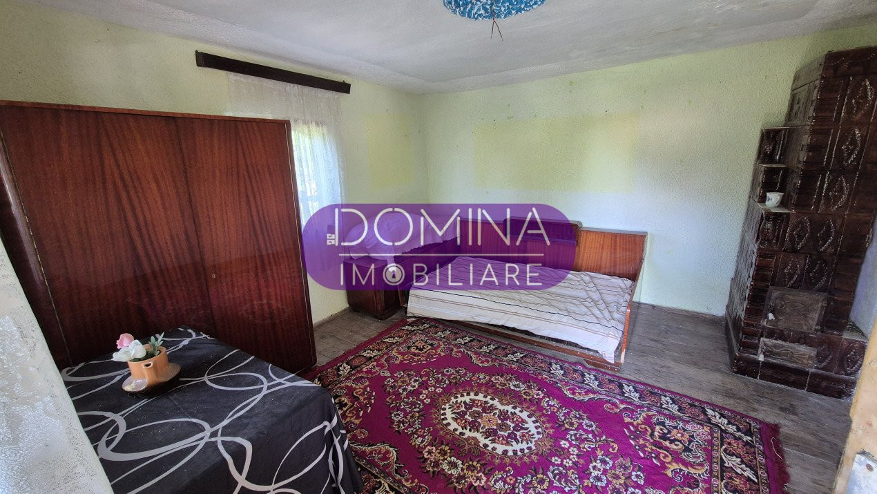 Casă cu arhitectură tradițională și teren generos, în comuna Drăguțești