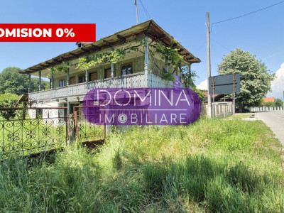 Casă cu arhitectură tradițională și teren generos, în comuna Drăguțești