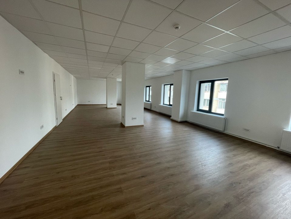 Închiriere spațiu birou *236 mp - ultracentral * - trafic intens