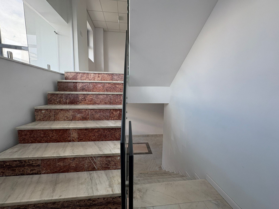 Închiriere spațiu birou *236 mp - ultracentral * - trafic intens