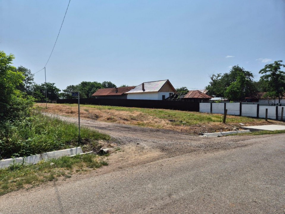 Teren intravilan parcelabil *dublă deschidere - utilități complete* Com. Lelești