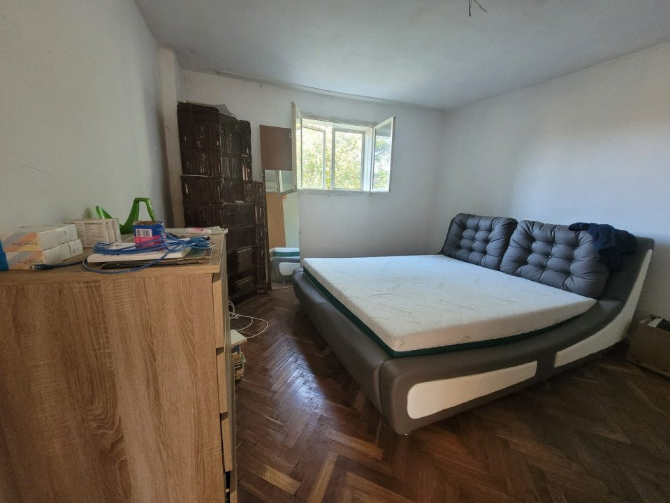 Vânzare casă cu teren impresionant, în Targu Jiu, strada Slobozia