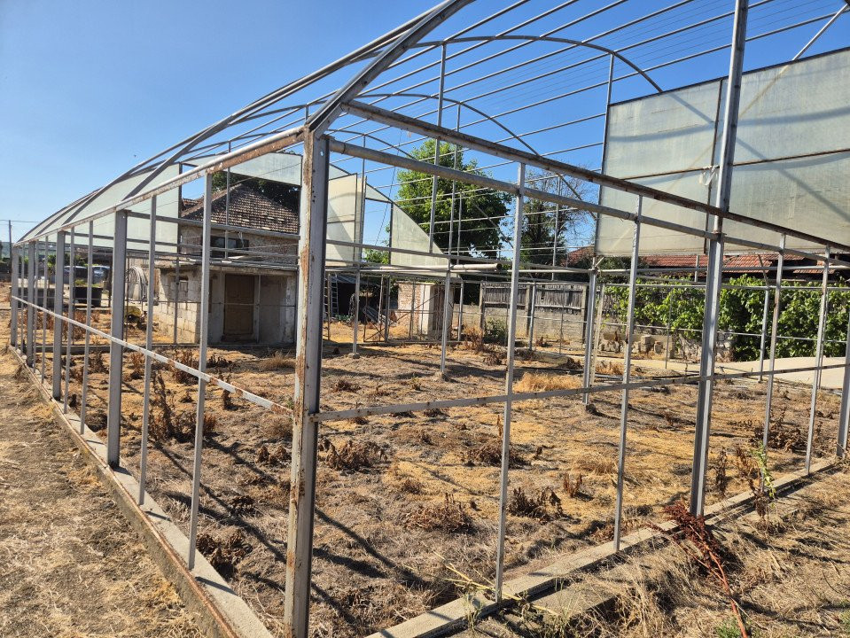 Vânzare casă cu teren impresionant, în Targu Jiu, strada Slobozia