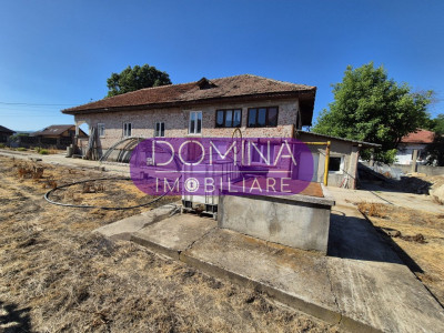 Vânzare casă cu teren impresionant, în Targu Jiu, strada Slobozia