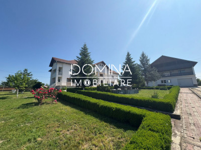 *Conac impresionant* cu arhitectură simetrică - pretabil reședință sau business