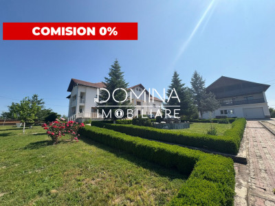 *Conac impresionant* cu arhitectură simetrică - pretabil reședință sau business