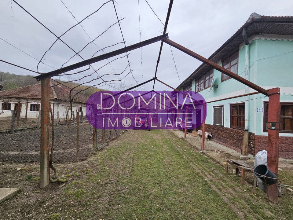 Vânzare casă P+1 situată în comuna Ciuperceni, sat Strâmba-Vulcan