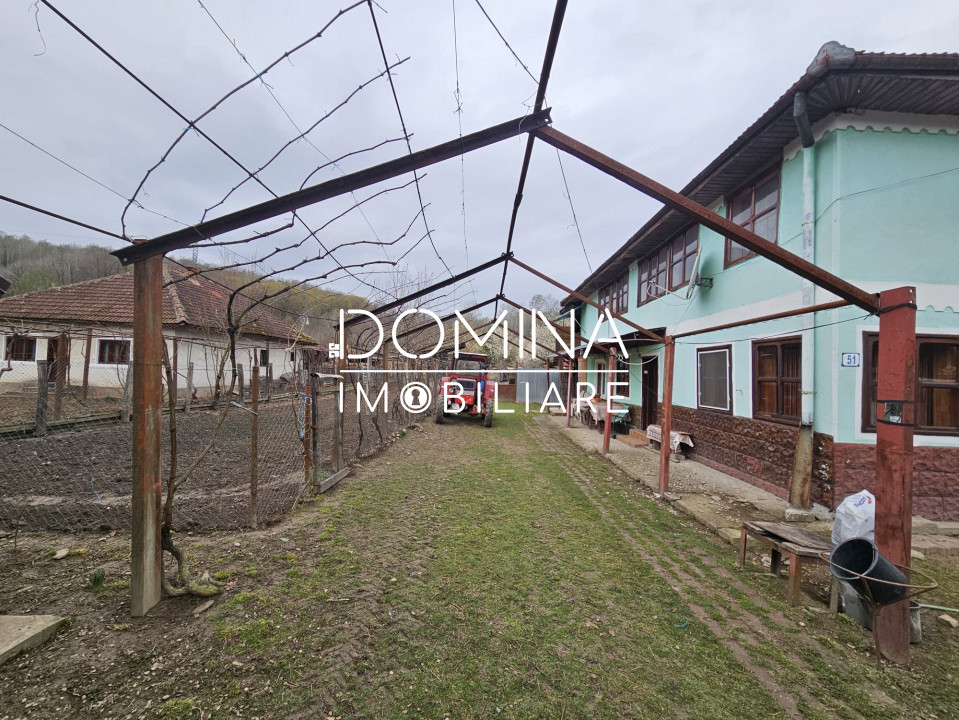 Vânzare casă P+1 situată în comuna Ciuperceni, sat Strâmba-Vulcan