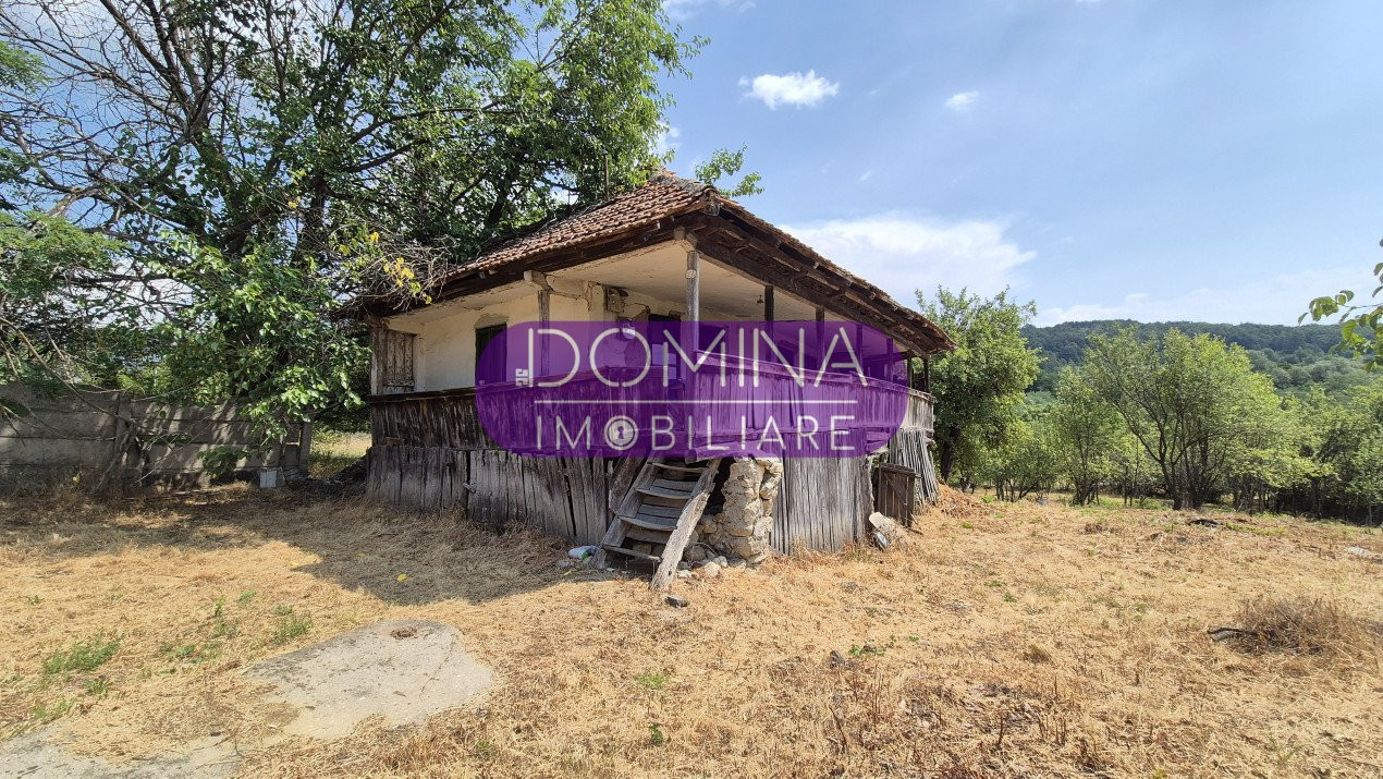 Vânzare casă bătrânească și teren în apropiere de complex turistic – Mușetești