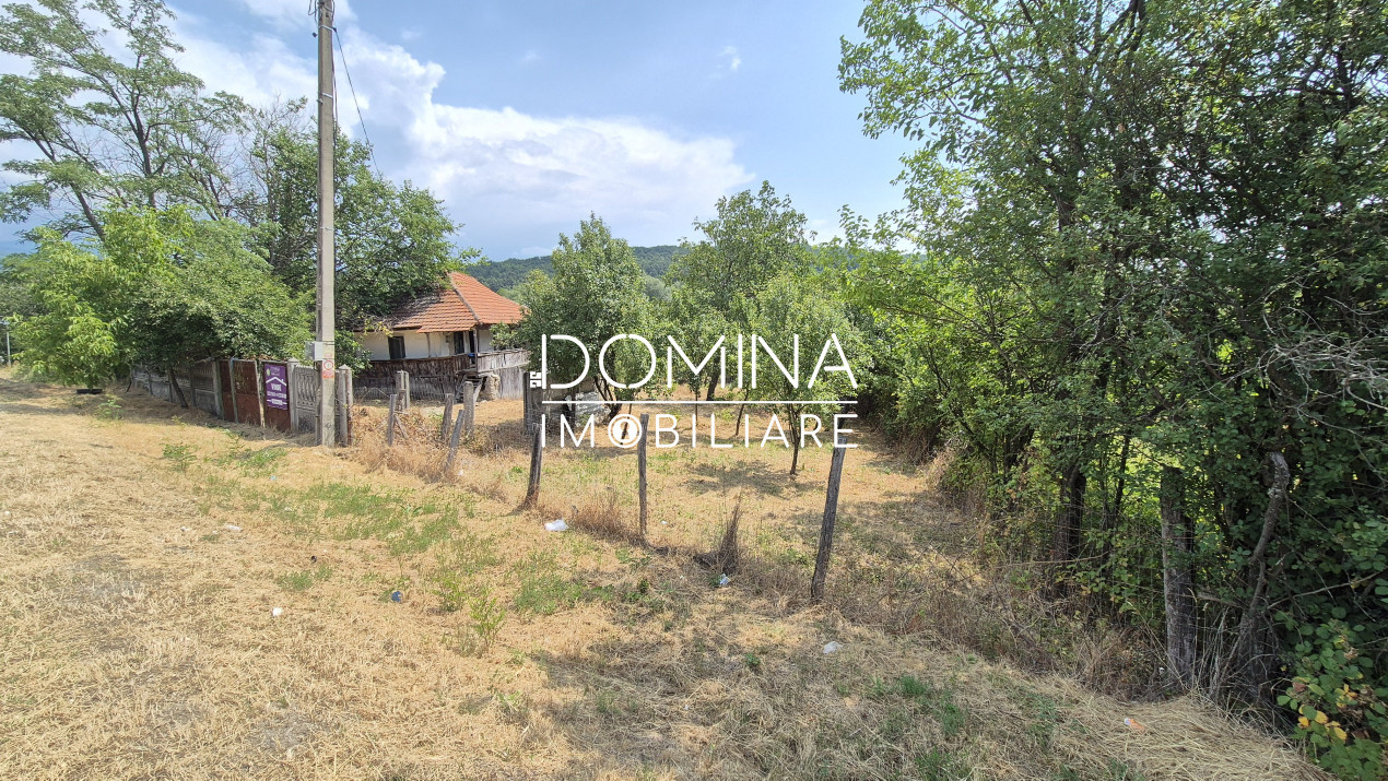 Vânzare casă bătrânească și teren în apropiere de complex turistic – Mușetești