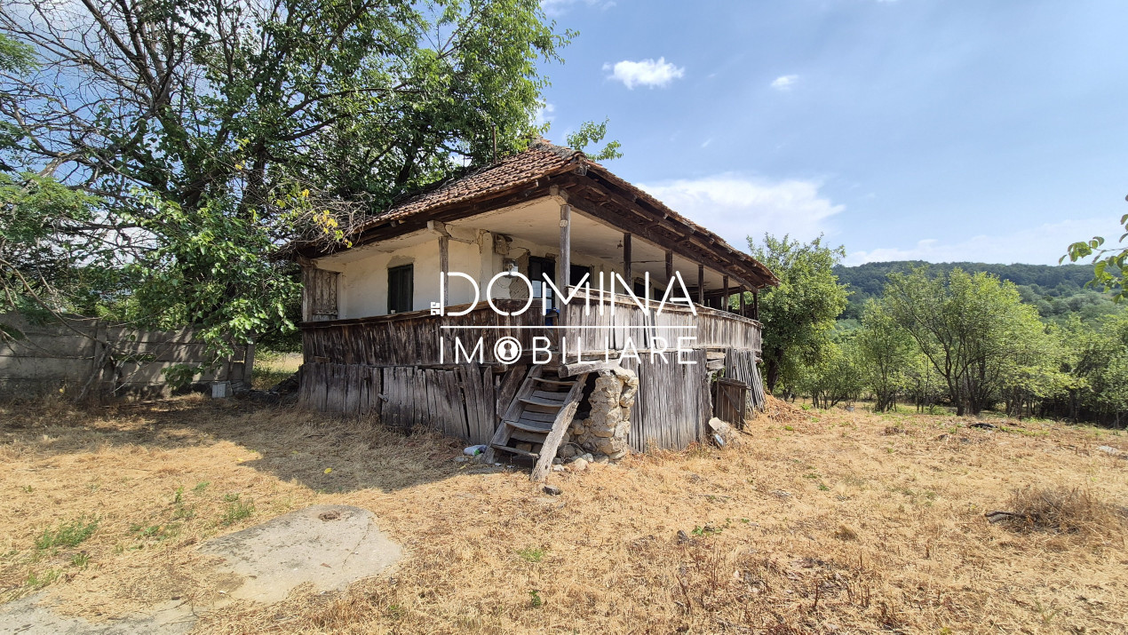 Vânzare casă bătrânească și teren în apropiere de complex turistic – Mușetești