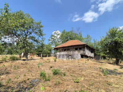 Vânzare casă bătrânească și teren în apropiere de complex turistic – Mușetești