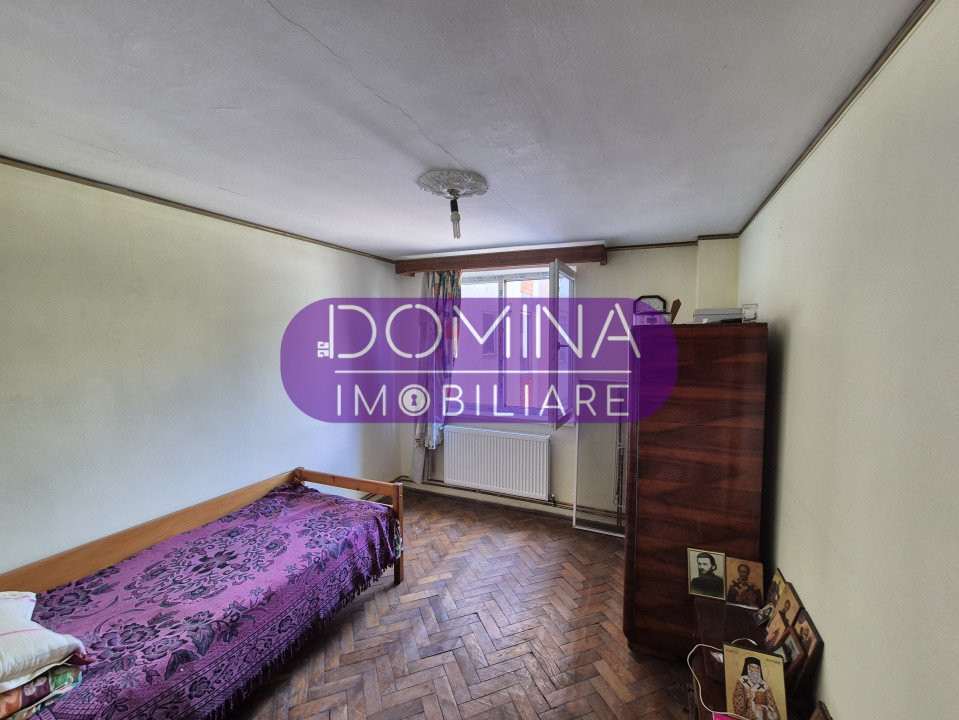 Vânzare apartament 3 camere *etaj 2 - decomandat* - Strada Zambilelor