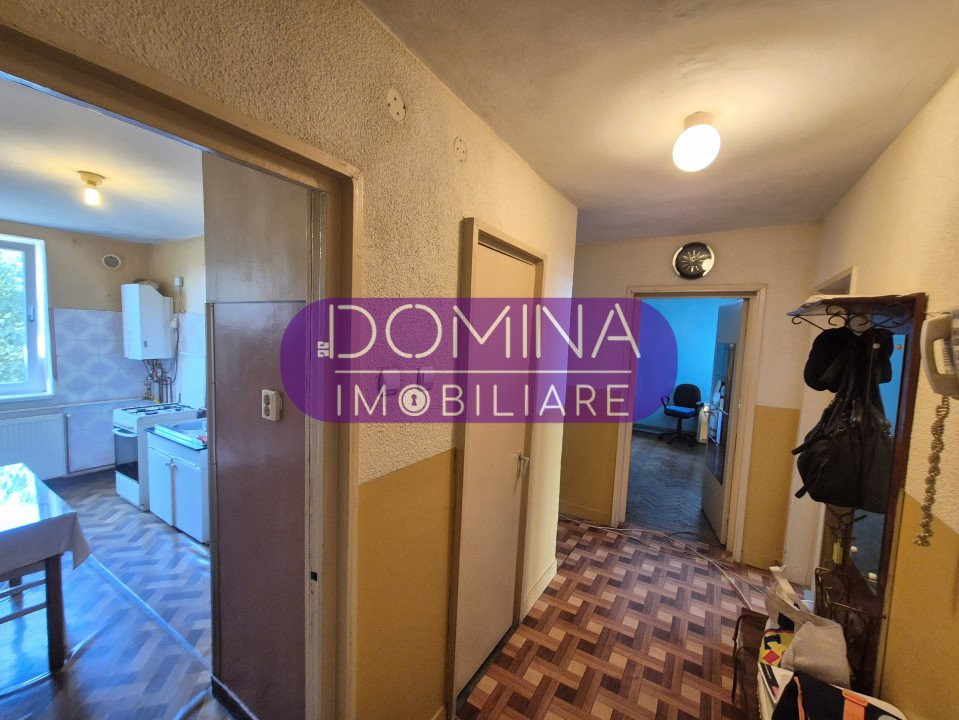 Vânzare apartament 3 camere *etaj 2 - decomandat* - Strada Zambilelor