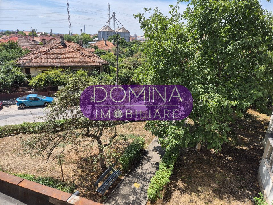 Vânzare apartament 3 camere *etaj 2 - decomandat* - Strada Zambilelor