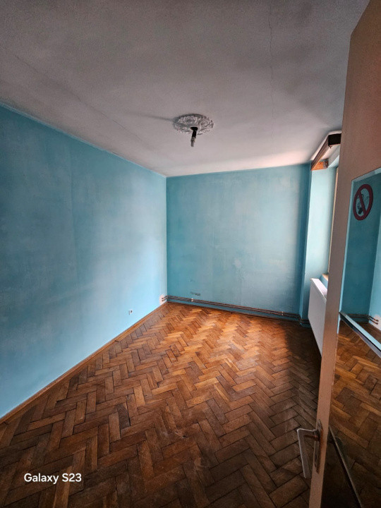 Vânzare apartament 3 camere *etaj 2 - decomandat* - Strada Zambilelor