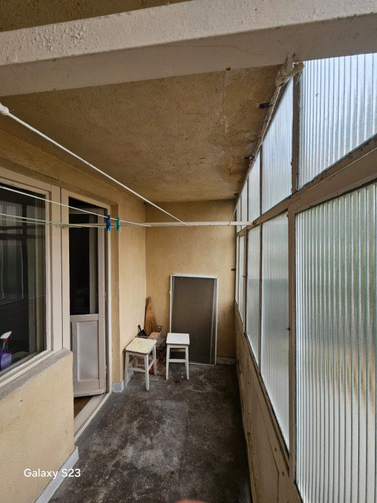 Vânzare apartament 3 camere *etaj 2 - decomandat* - Strada Zambilelor