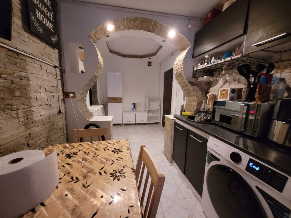 Vânzare apartament 2 camere, decomandat, vizavi de Mall Tg Jiu 