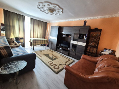 Vânzare apartament 2 camere, et. 2,  situat în Rovinari, strada Sporturilor