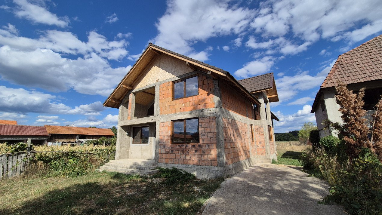 Vânzare casă D+P+M și teren 4334 mp - Runcu, Sat Răchiți