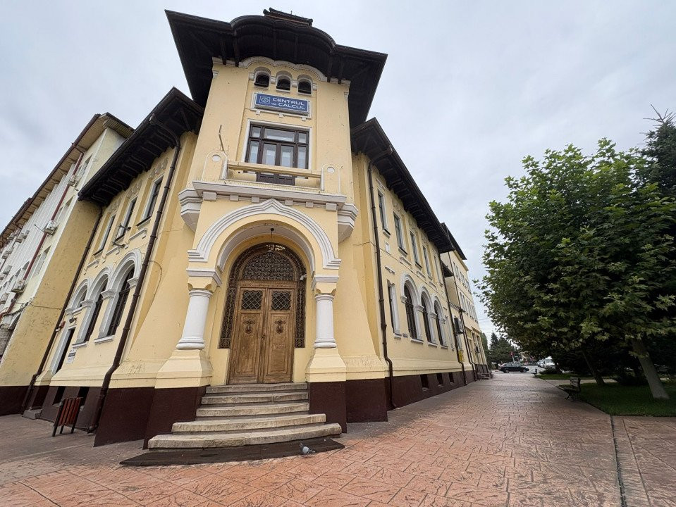 Închiriere spațiu parter ultracentral  – vad pietonal excelent, zona Victoria 