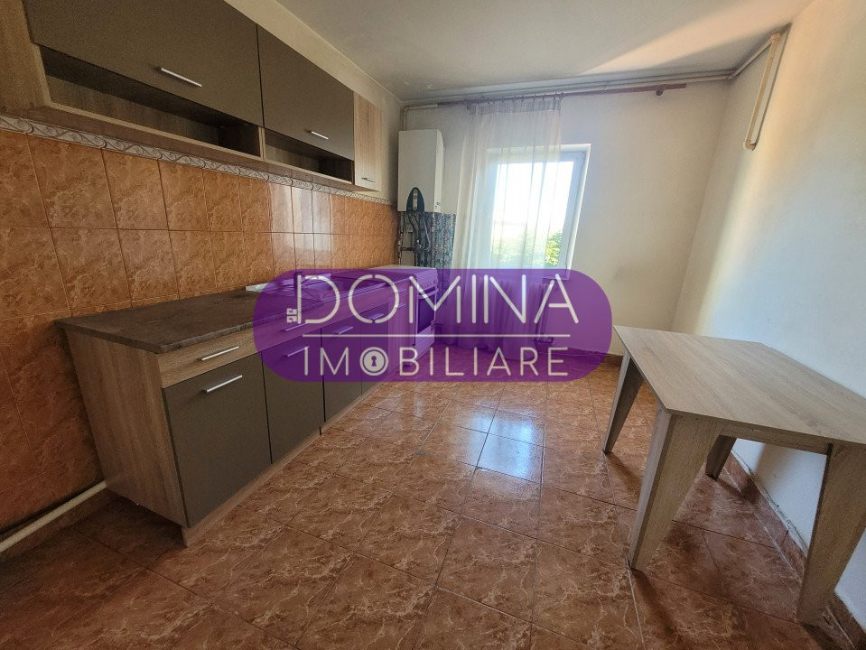 Vânzare apartament 3 camere decomandat, zona Liceului Pedagogic, Târgu Jiu