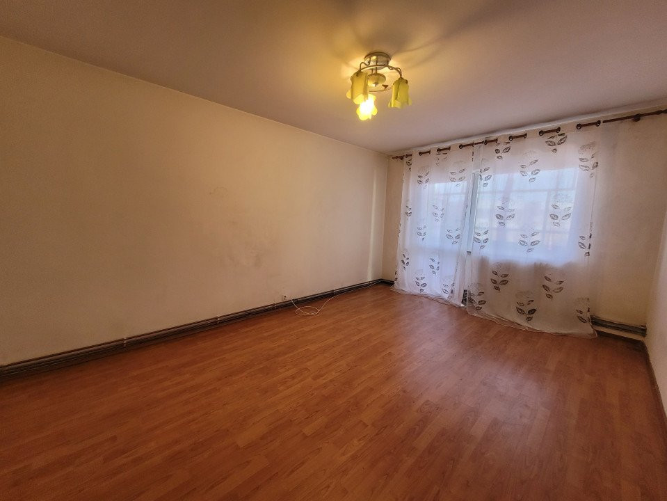 Vânzare apartament 3 camere decomandat, zona Liceului Pedagogic, Târgu Jiu