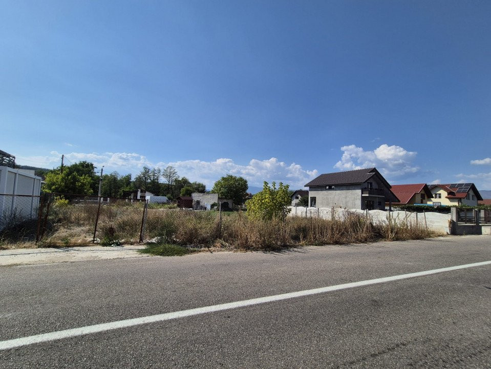 Teren de vânzare în Ursați, pretabil construcții rezidențiale  și comerciale