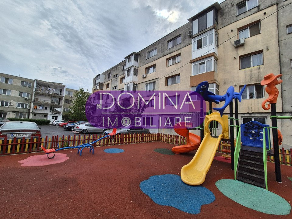 Vânzare apartament 2 camere transformat în 3, etaj 1, strada Comuna din Paris