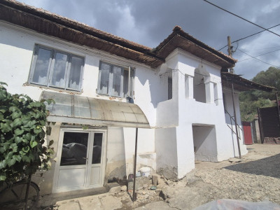 Vânzare casă tradițională situată în Bengești-Ciocadia, strada Linia Mare
