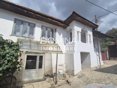 Vânzare casă tradițională situată în Bengești-Ciocadia, strada Linia Mare