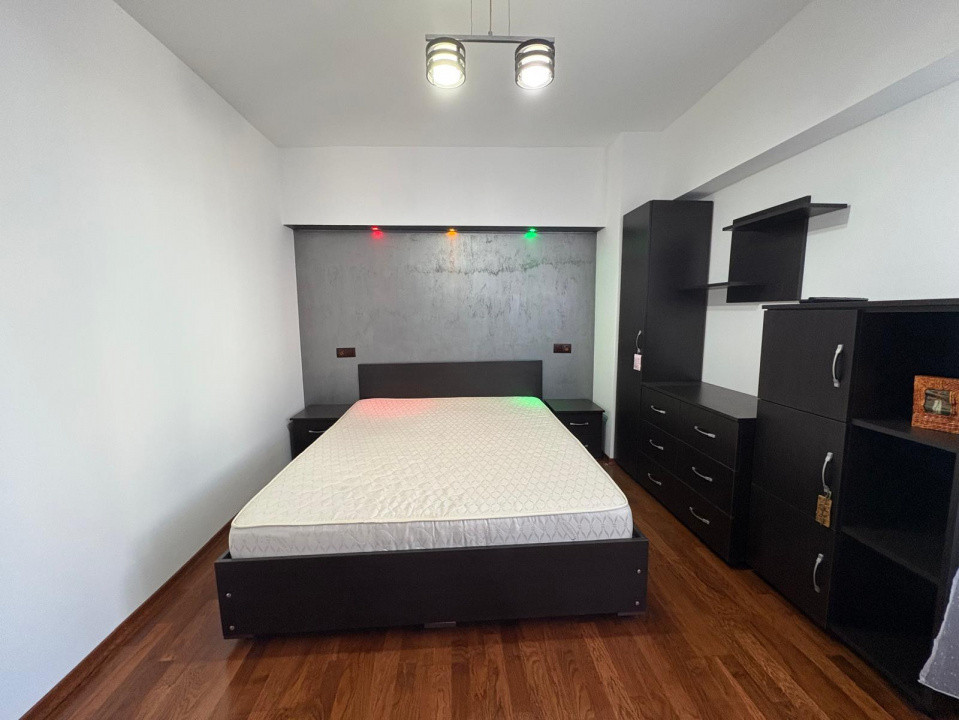 Închiriere apartament 3 camere, cu balcon generos, în zonă ULTRACENTRALĂ