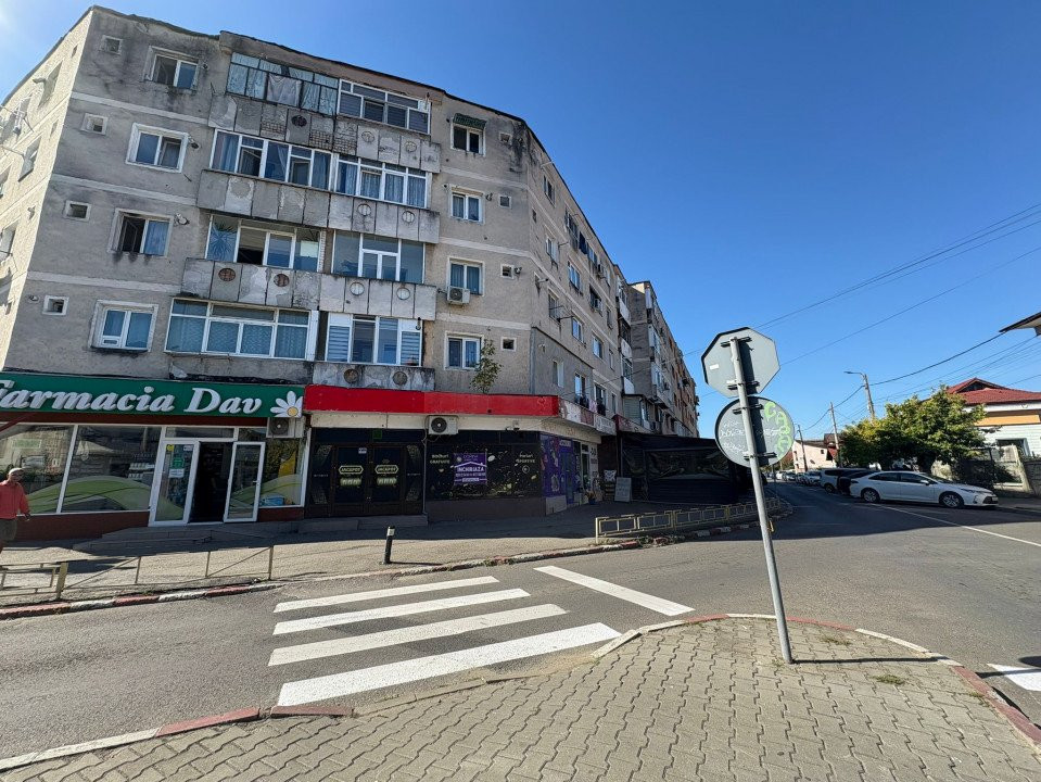 Închiriere spațiu comercial cu vitrină stradală - str. 22 Decembrie 1989 - 8 Mai