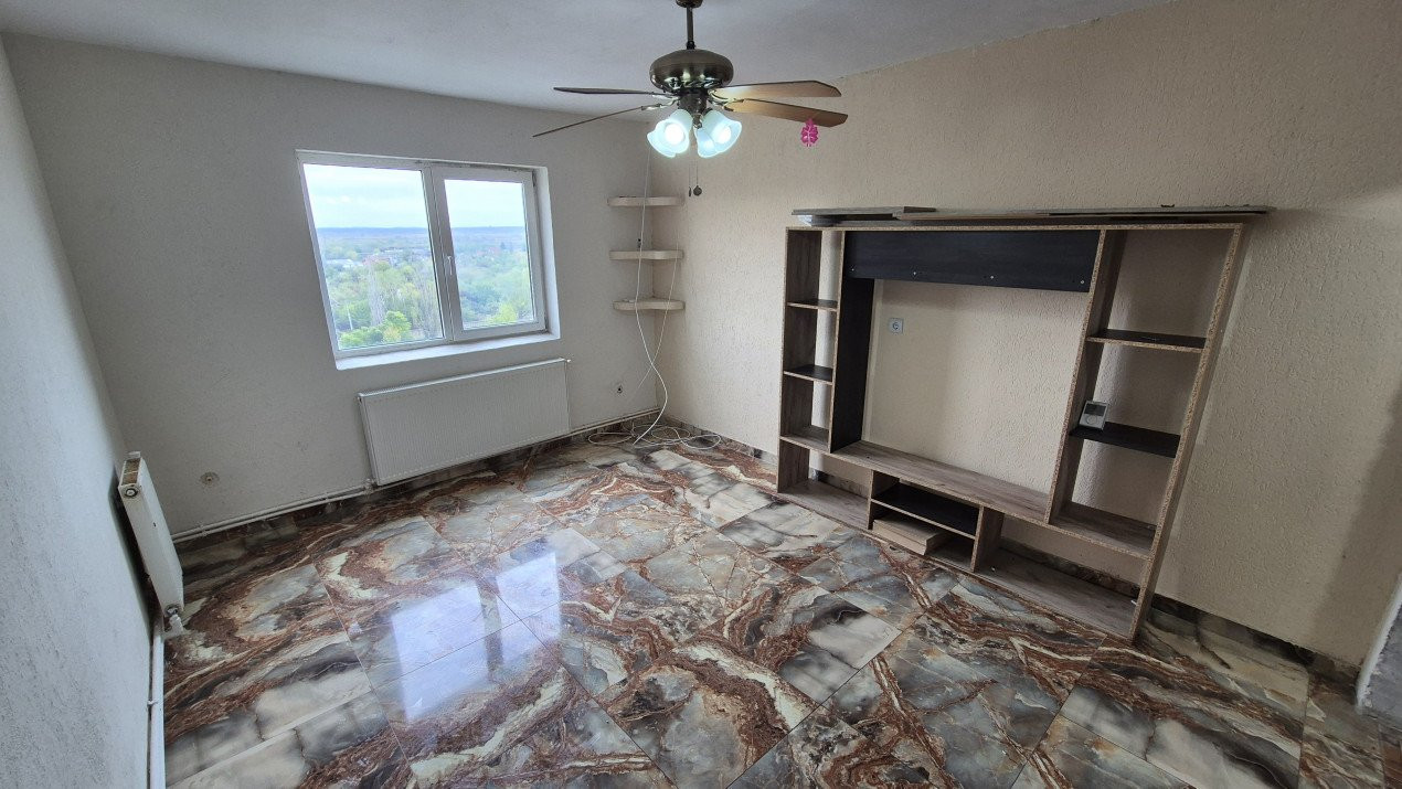 Vânzare apartament 2 camere, situat în Târgu Jiu, Aleea Plopilor - zona 9 Mai