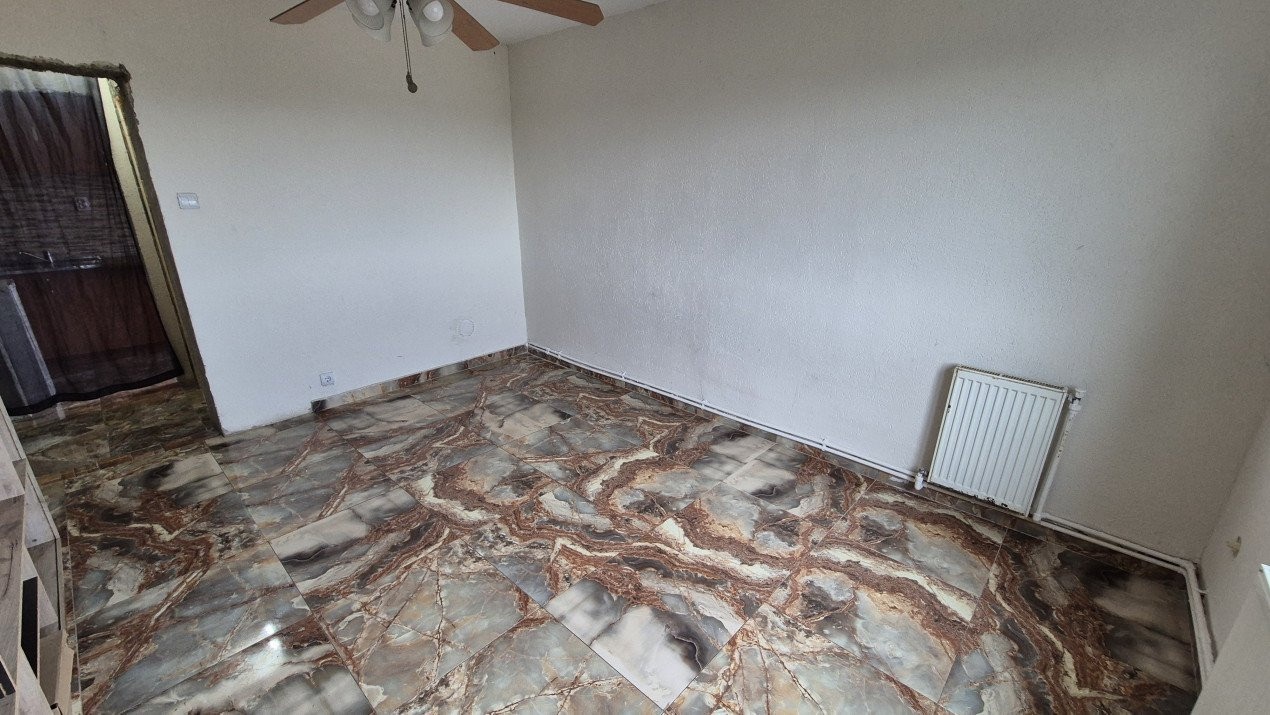 Vânzare apartament 2 camere, situat în Târgu Jiu, Aleea Plopilor - zona 9 Mai