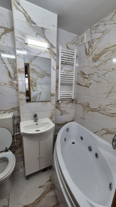 Vânzare apartament 2 camere, situat în Târgu Jiu, Aleea Plopilor - zona 9 Mai