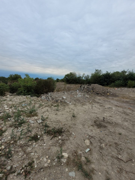 Vânzare teren intravilan, 3.063 mp, în Tg. Jiu, str Merilor - zonă în dezvoltare