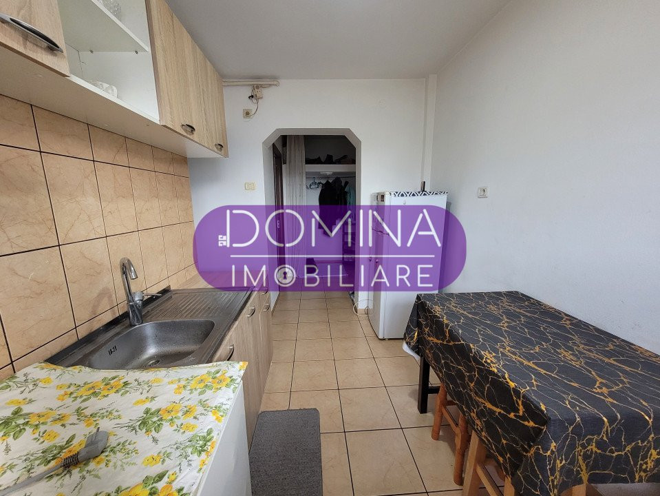 Vânzare apartament 2 camere, decomandat, semicentral, zona Hotel Anna