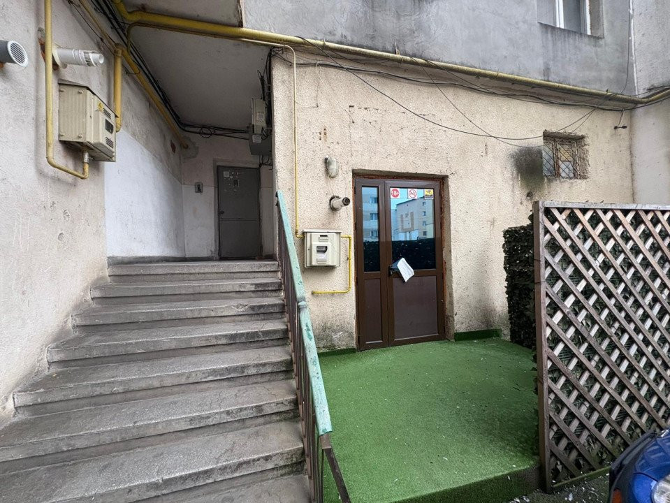 Închiriere spațiu comercial *vizibil ~ 100 mp cu dublu acces* - strada 9 Mai