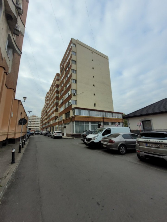 Vânzare apartament 4 camere, foarte spațios,  în Târgu-Jiu, zona Hotel Gorj