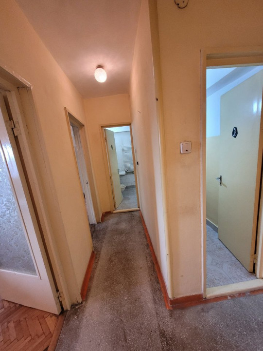 Vânzare apartament 4 camere, foarte spațios,  în Târgu-Jiu, zona Hotel Gorj