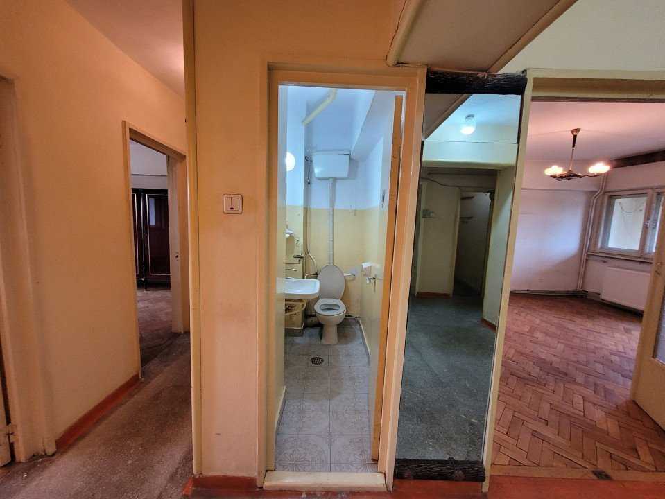 Vânzare apartament 4 camere, foarte spațios,  în Târgu-Jiu, zona Hotel Gorj