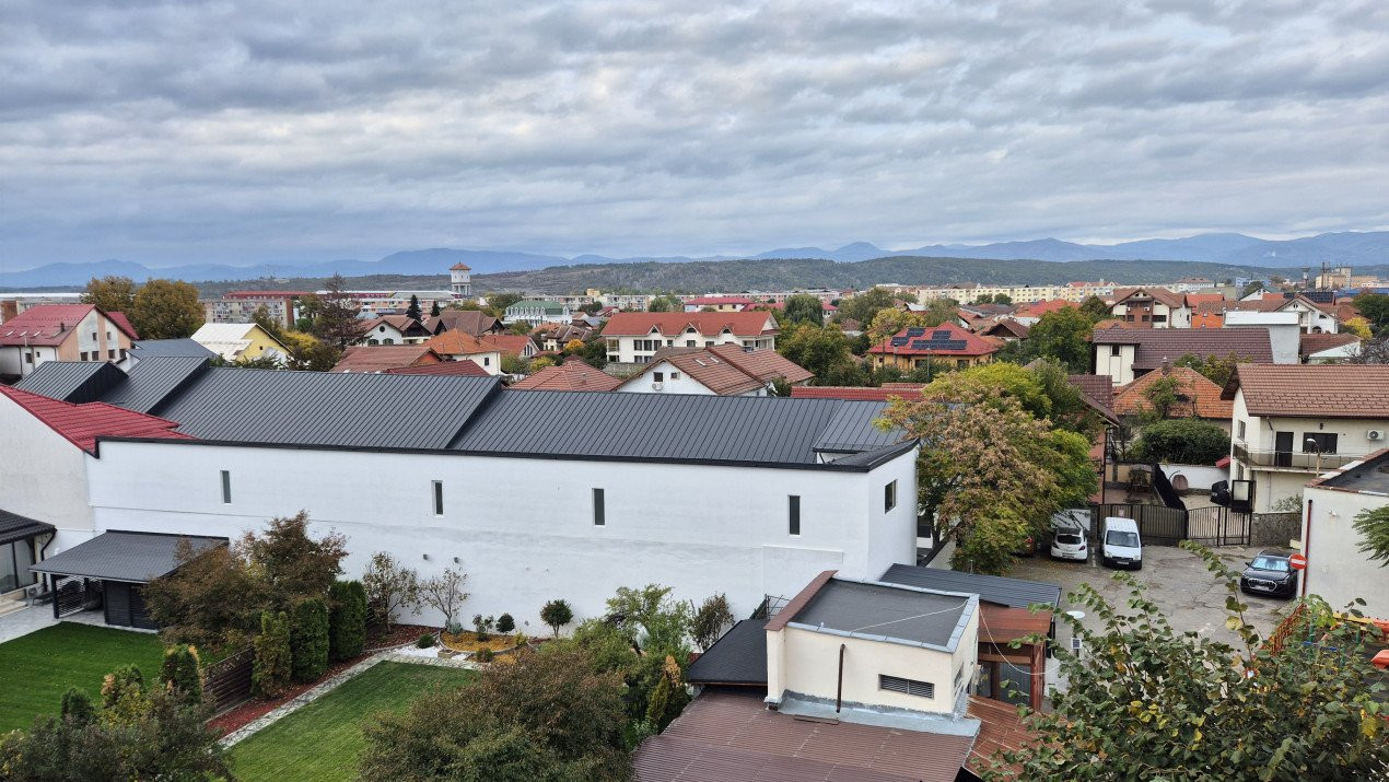 Vânzare apartament 3 camere - decomandat - 78 mp - cartier Traian - boxă inclusă