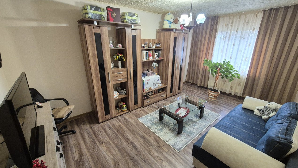 Vânzare apartament 2 camere, luminos, etaj 3, Rovinari – strada Jiului