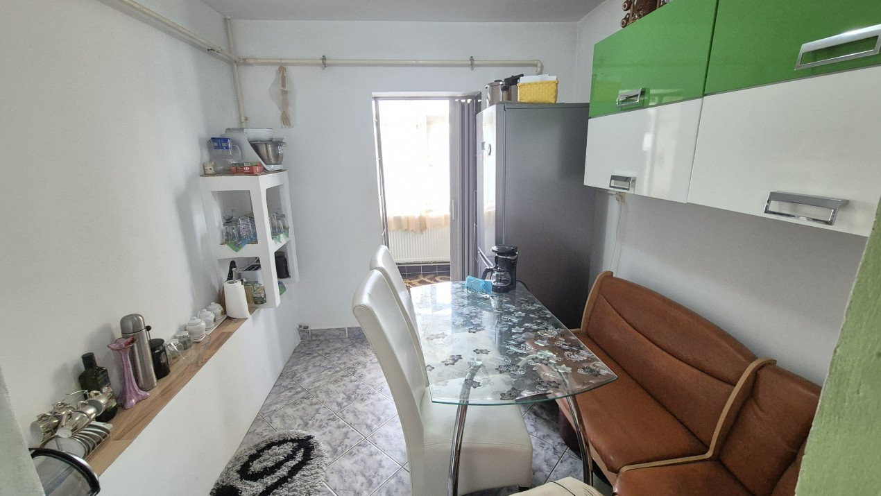 Vânzare apartament 2 camere, luminos, etaj 3, Rovinari – strada Jiului